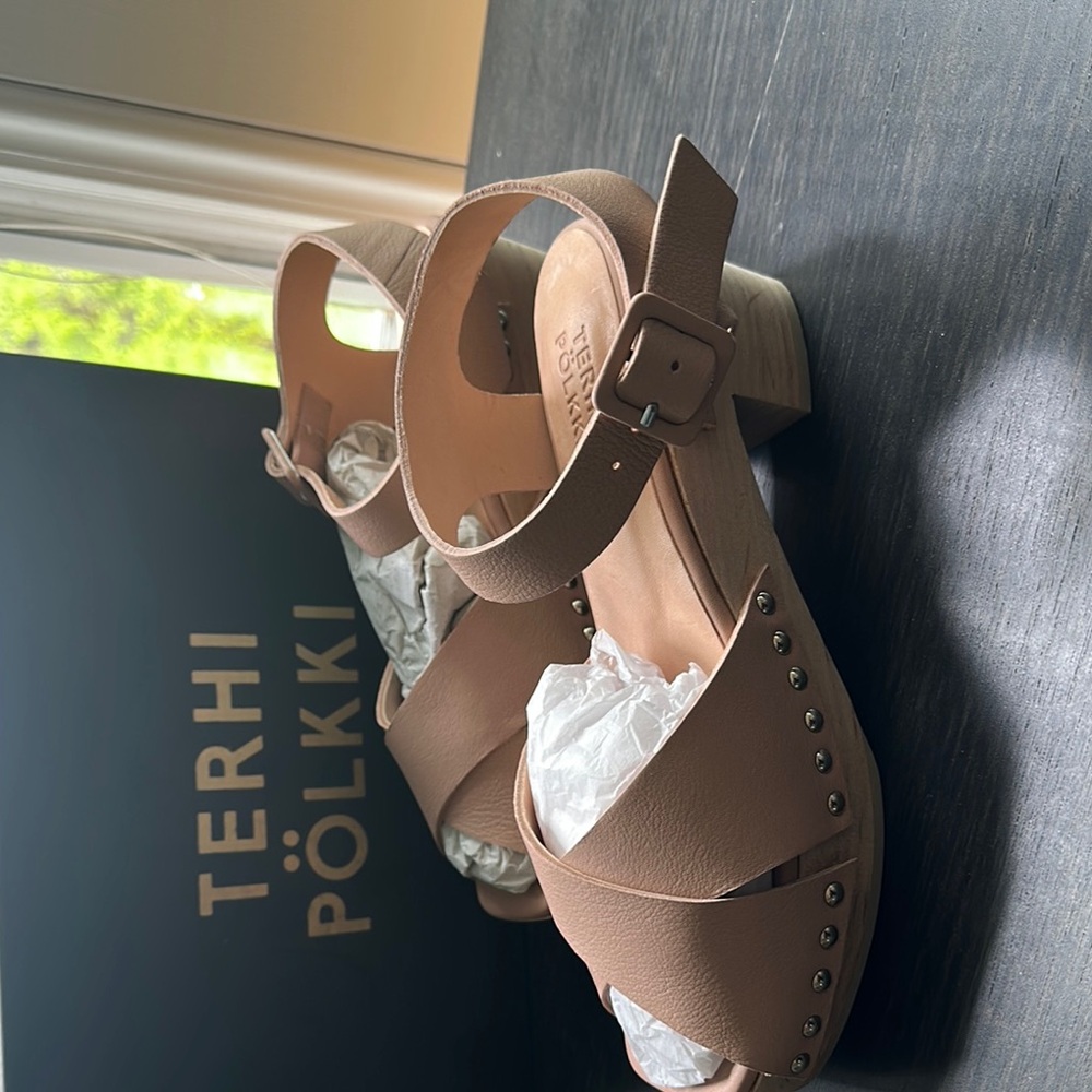 Tan Leather Sandals with Ankle Strap
TERHI POLKKI Dora clog 40 EU size